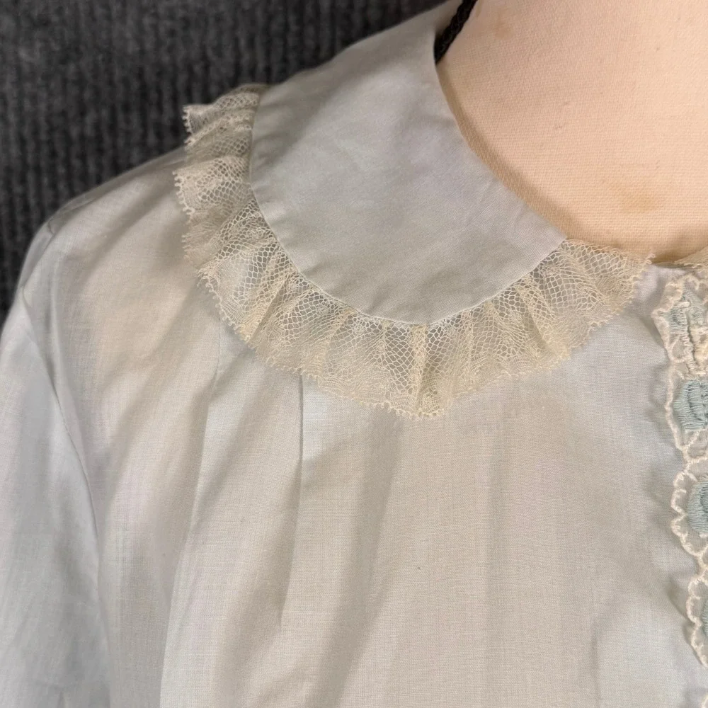 VTG 50s 60s Bed Jacket Sz M Blue Lace Trim Peter Pan Collar Embroidered Coquette